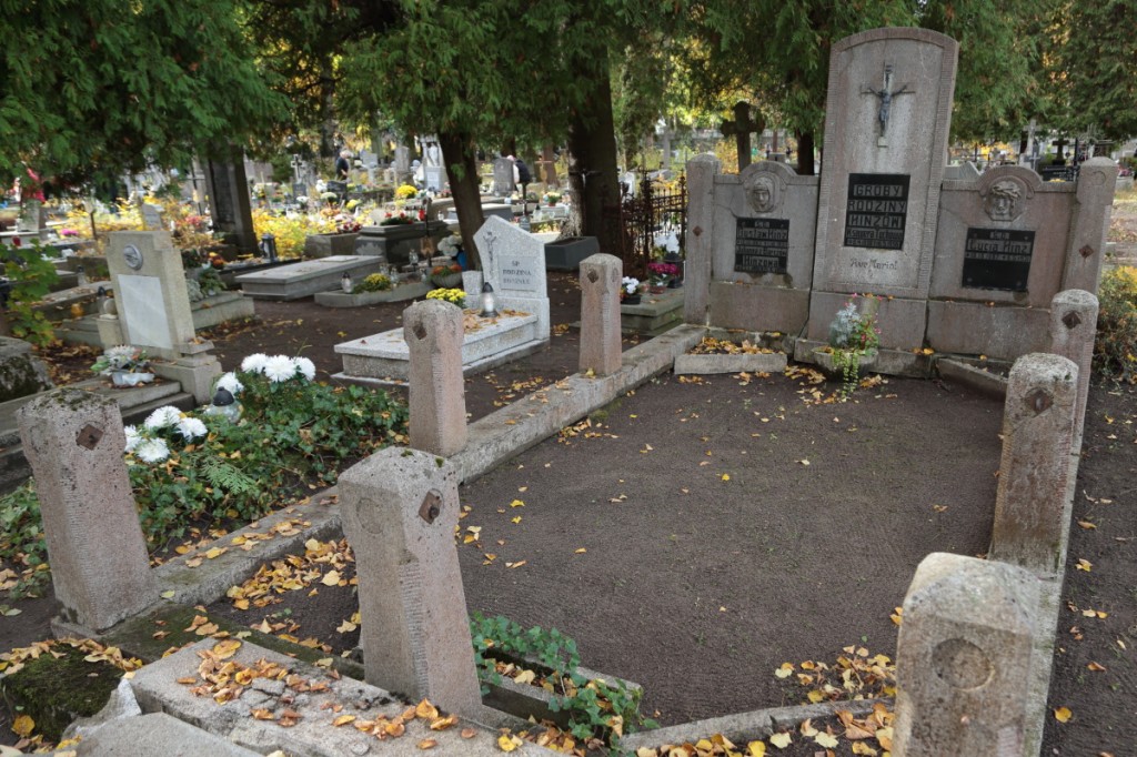 grób rodziny Hinz na starym cmentarzu w Wejherowie