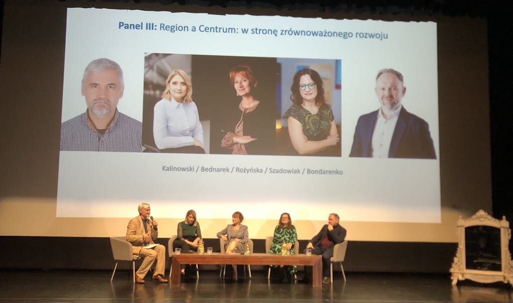 paneliści na II Kongrsie Kultury Pomorskiej na scenie