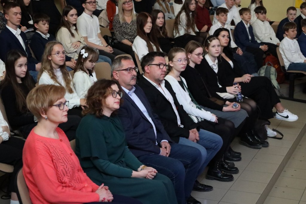 goście na widowni olimpiady wiedzy o Piaśnicy