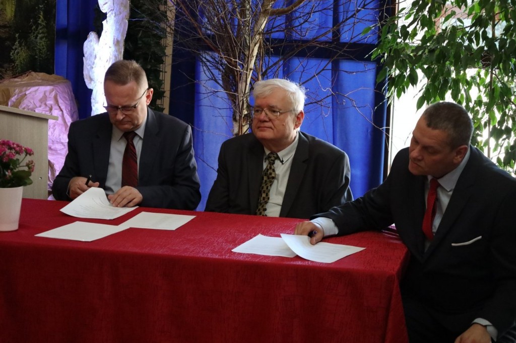 pracownicy muzeum jako jury olimpiady wiedzy o Piaśnicy