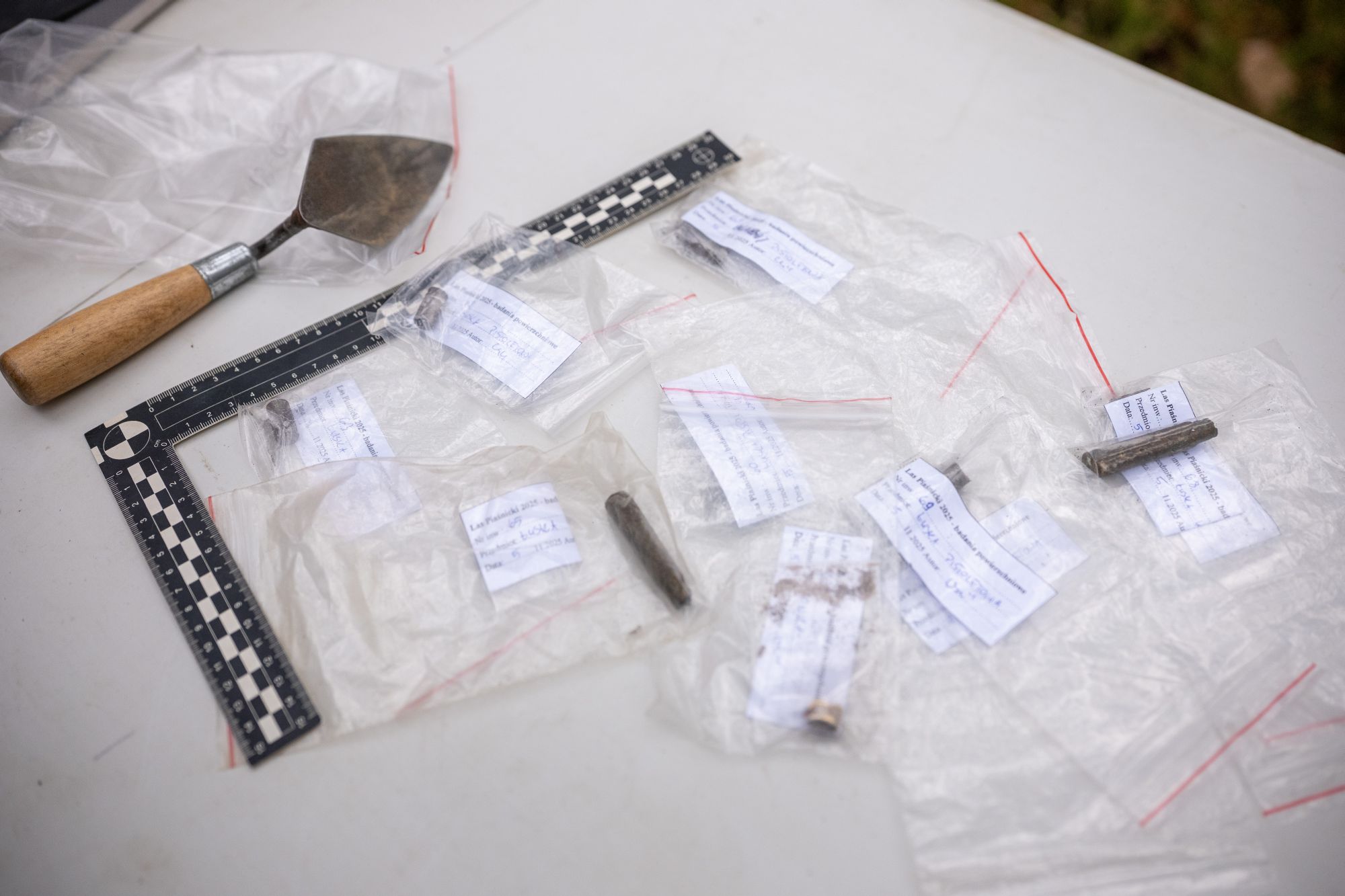 artefakty odnalezione w Lesie Piaśnickim