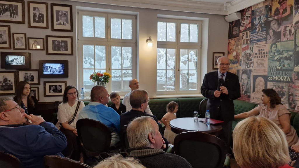 Andrzej Bartek przemawia na premierze książki w Muzeum Piaśnickim