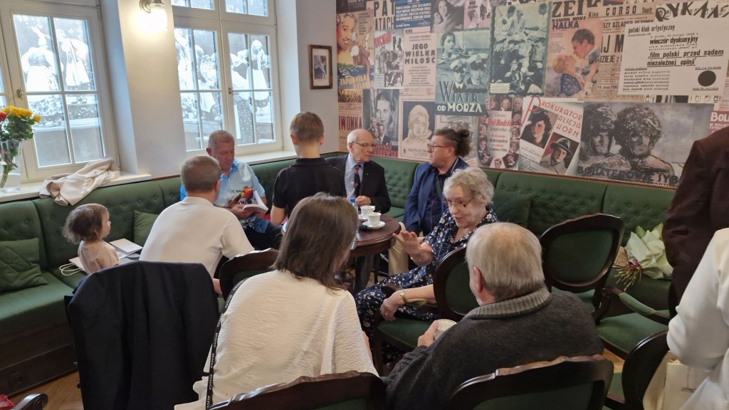uczestniczy promocji książki Andrzeja Bartka w Muzeum Piaśnickim