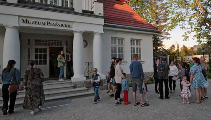 goście przed Muzeum Piaśnickim w Wejherowie podczas Nocy Muzeów 2024