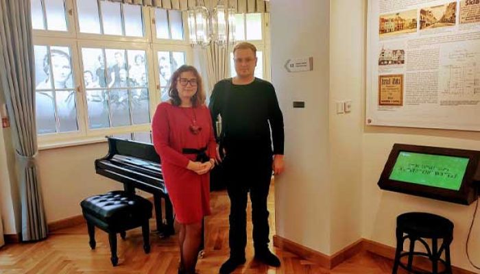 kierownik Muzeum Piaśnickiego z Adamem Deisnerem