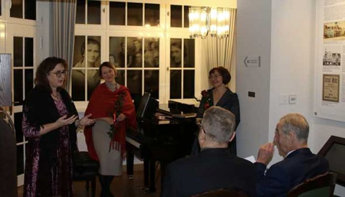 wystąpienie kierownik Muzeum Piaśnickiego podczas spotkania adwentowego