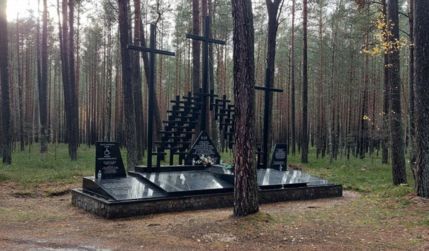 pomnik nad grobem masowym w Lasach Piaśnickich
