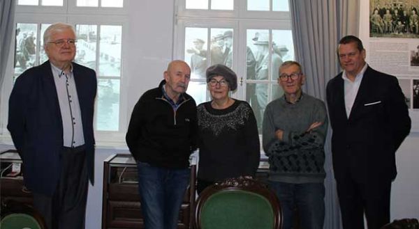 Państwo Socha z pracownikami Muzeum Piaśnickiego