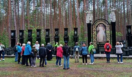 uczestniczy zlotu turystycznego PTTK w Lasach Piaśnickich