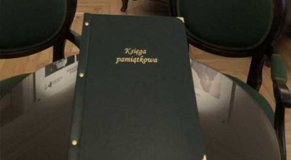 pamiątkowa księga Muzeum Piaśnickiego