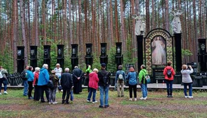 uczestniczy zlotu turystycznego PTTK w Lasach Piaśnickich