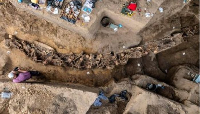 odkryte groby masowe w dolinie śmierci