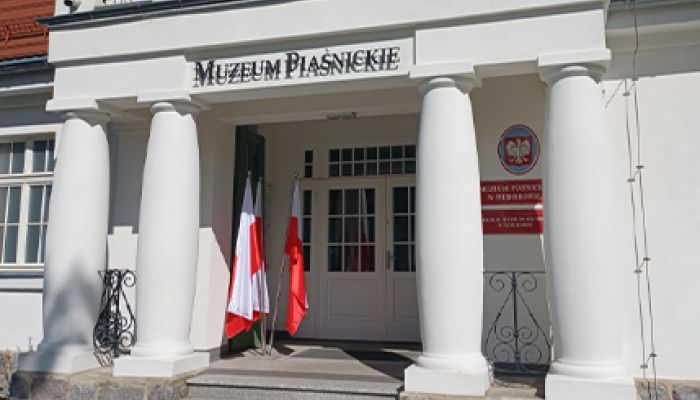 wejście do Muzeum Piaśnickiego w Wejherowie