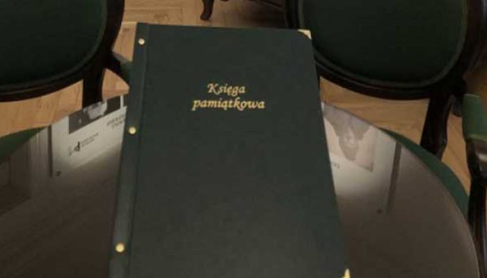 pamiątkowa księga Muzeum Piaśnickiego