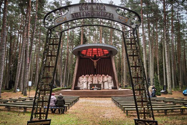 sanktuarium w Lesie Piaśnickim