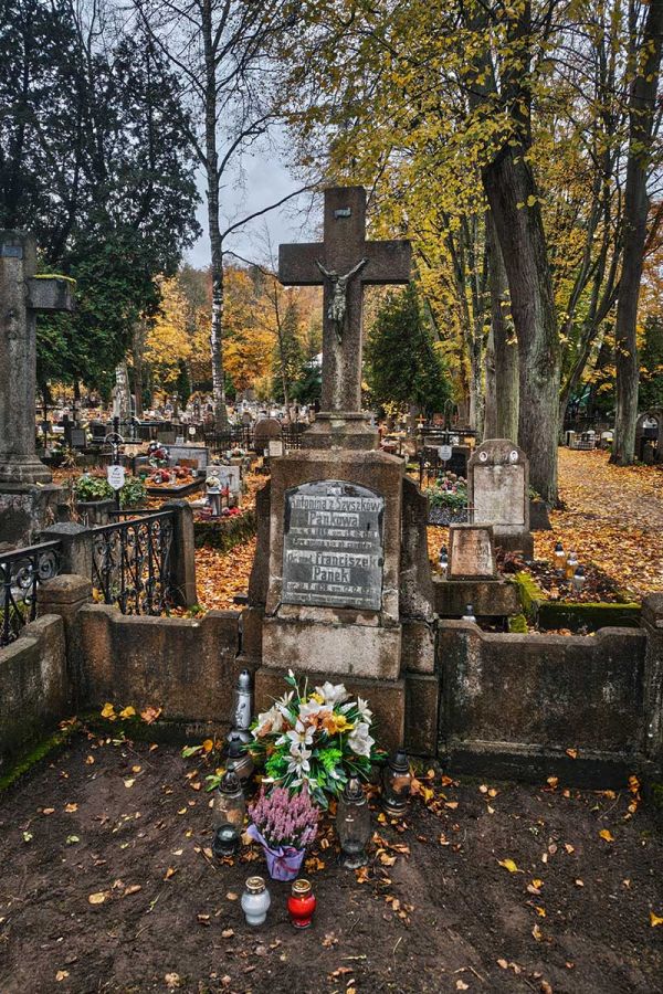 nagrobek rodziny Panków na Starym Cmentarzu w Wejherowie