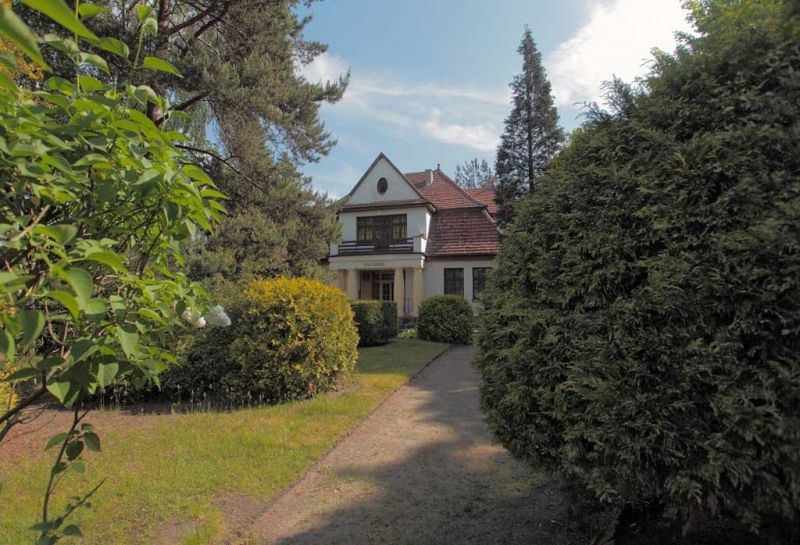 The Panków villa before renovation, view from a distance