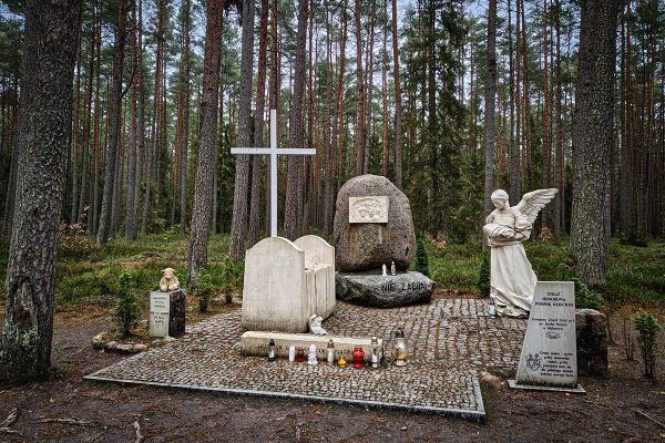 pomnik upamiętniający dzieci zamordowane w piaśnicy