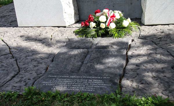 pomnik Zbrodni Pomorskiej w Toruniu