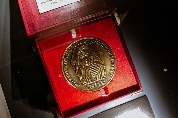 eksponat upamiętniający błogosławioną Alicję Kotowską