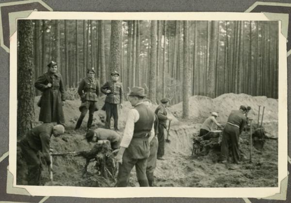 ekshumacja ofiar zbrodni piaśnickiej w 1946 roku